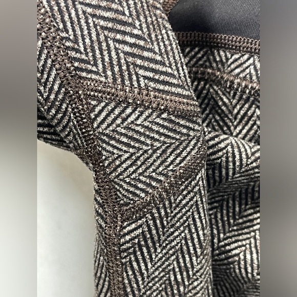 Lululemon Black Gray Chevron Wunder Under Leggings Size 10 - Picture 8 of 9